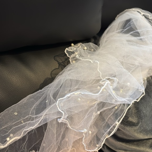 Vintage White Bridal Veil with Pearl Accents - Picture 5 of 10